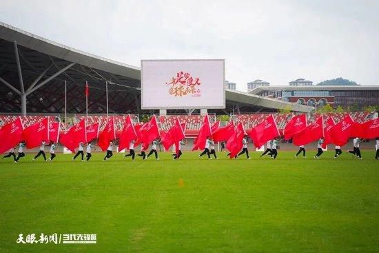 朗格莱现年28岁，他在今年夏天被巴萨租借给了阿斯顿维拉，租期到本赛季结束。